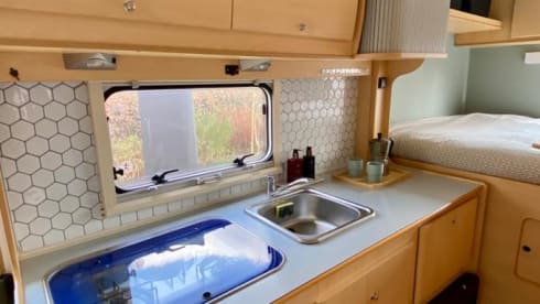Ons Suzy – 6p Elnagh alcove family camper
