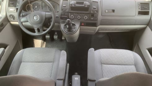 2p Volkswagen campervan uit 2015