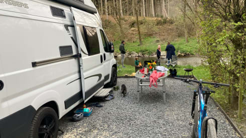 Modern family camper with 4 fixed beds and plenty of storage space