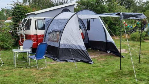 white house! Go on an unforgettable road trip with this T4 Westfalia!
