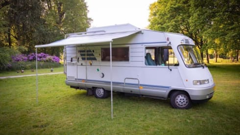 Early bird rate 2025 Lovely comfortable Hymer Camper   