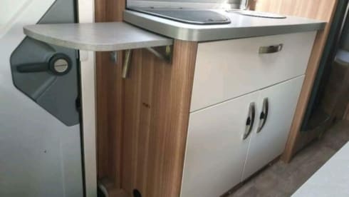 Cara  – Nice spacious alcove camper