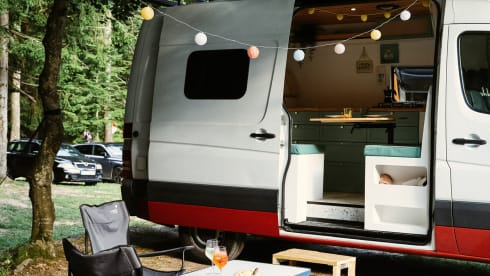 Bennie – 2p Mercedes Sprinter Camperbusje uit 2012