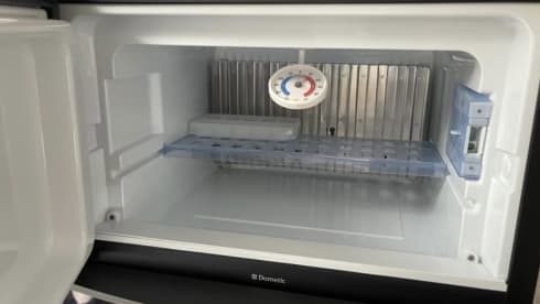 ⭐️⭐️⭐️ 2 person semi-integrated camper queen bed ⭐️⭐️⭐️ 