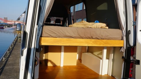 Pistachio – Mercedes Sprinter with large bed and extensive kitchen