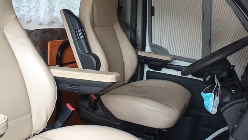 283 – SEA OR MOUNTAIN..LAKE OR CITY OF ART?