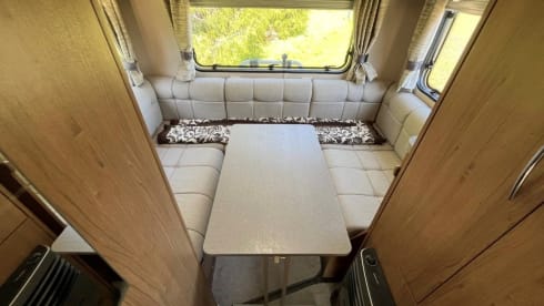 Annie T – 6 berth Autotrail alcove from 2018