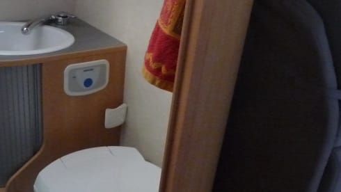 Nice compact camper for 4 people.