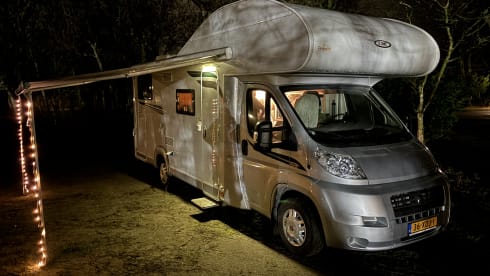 LMC Family Alcove Camper 6 persons Space saver! 