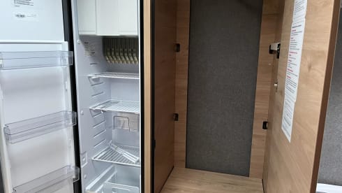 Spacious camper, full option, incl. air conditioning, for up to 4 people. 