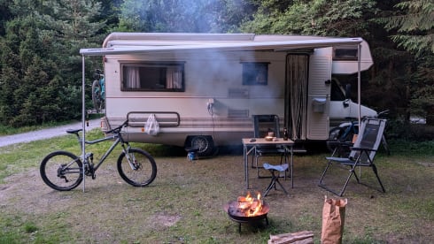 Harry – 5P Camper (Airfryer, Dolce Gusto, TV, Cool box, JBL box, bicycle carrier)