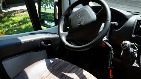 Pössl road cruiser from 2017 with longitudinal beds