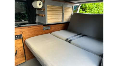 Vera – VW-Campingbus mit 4 Schlafplätzen, Baujahr 2010