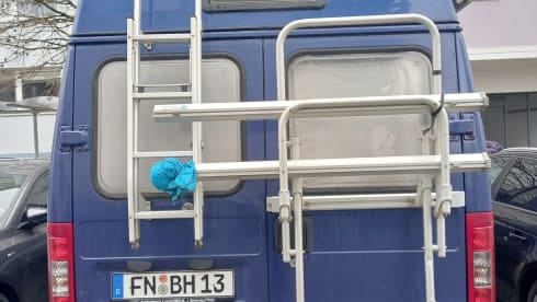 Blue – Everything inside like the big ones, but fits in every parking space