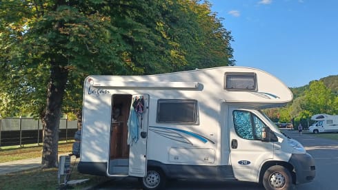 Moby – Mc louis alcove 6 person camper