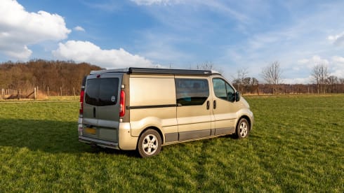 Roza – 4p Renault Camperbus from 2011 - suitable for almost any adventure!