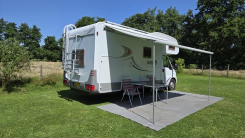 Fietje – Super leuke en nette Alkoof camper