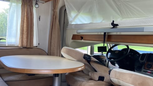 4p Hymer B 674 SL integrated from 2009 including length beds and fold-down bed