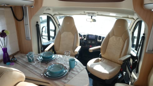 Chili – Burstner Ixeo 30J. Edition with hydr. Lifting supports, body climate and much more