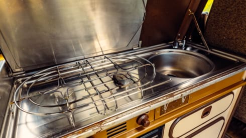 Simba – the yellow retro Volkswagen van with lifting roof