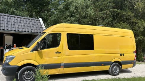 Vanchesca – 2p Mercedes-Benz bus uit 2013