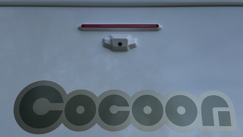 Location de camping-car semi-intégré de luxe Benimar – automatique – 5 places – 2026