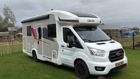 Ford Challenger 6 persoons, stapelbedden en hefbed