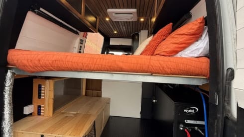 LaBrum – « Camping-car de luxe acceptant les chiens | Douche, toilettes et auvent |