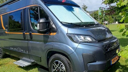 Autobus Malibu pronto per l'avventura 