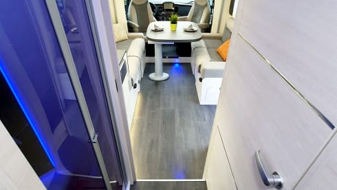 Het pareltje  – Brand new 5p Chausson Ford 170 automatic