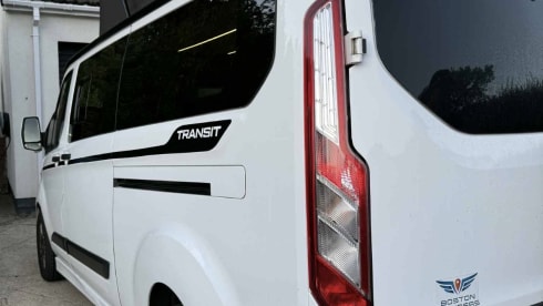 Val’s Northern Voyager – Camping-car Ford 4 places à partir de 2019