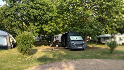 2p Knaus Vantourer bus from 2022 with spacious garage