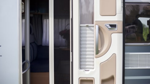 Sunny Boy – 4 P Knaus Sun TI camper, large bed, 2 x air conditioning - Nijmegen region