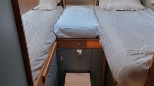 Zilveren parel. – Burstner with 2 x length bed and large dinette.