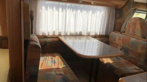 Alleen te huur voor reizen in Benelux en Duitsland – Wonderfully complete and comfortable camper for two people