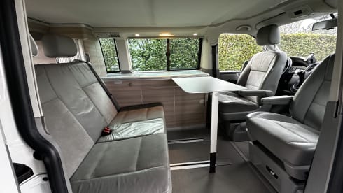 Compleet uitgerust met keuken, bustent & fietsenrek – 4p Volkswagen campervan from 2015