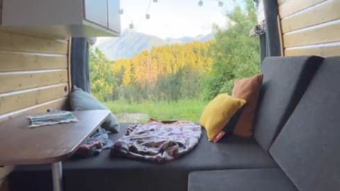 Feel at home in this DIY camper and go on a journey of discovery!