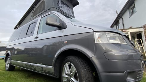 Flint – T5 VW (2009), Grey Pop-Top (LWB)