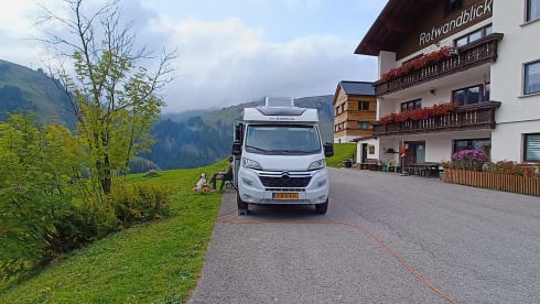 Bob – 3p Adria Mobil semi-integrated uit 2023