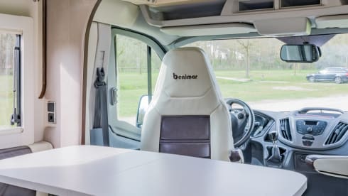 Summer Boy – 4p Benimar camper with large king size bed