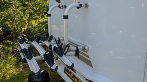 Weinsberg intergraal 4 persoons met level systeem – 4-person Weinsberg integrated motorhome from 2023, automatic transmission, 2 x air conditioning and leveling system