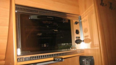 Spacious and complete 5-person family camper