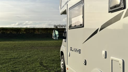 Moby – Adventurous new mobile home + sun canopy + air conditioning