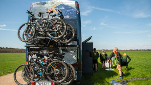 busavonturen – An 8-person touring car camper for your travel adventure