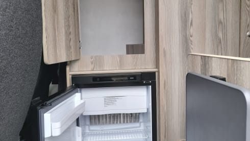 MW21 – 2 Berth Campervan/Motorhome - Fully equipped for your next Adventure