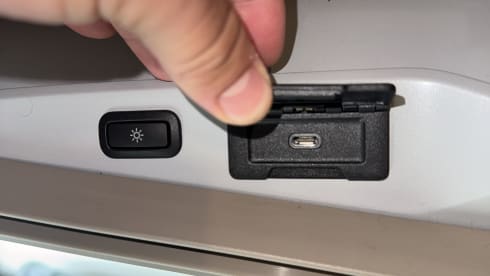 Mantel – 4-seater Volkswagen bus from 2025