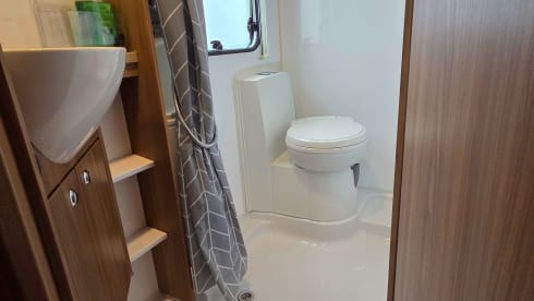 Hamish – Hamish – Accogliente e moderno camper a 4 posti letto situato a St Andrews, in Scozia.