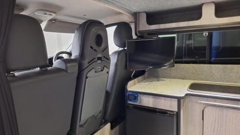 Vaivo – 2 berth Vivaro Campervan