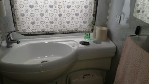 LADY – TRAVEL BY CAMPER