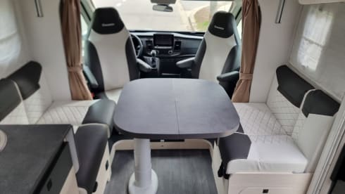 Kampergeluk – Beleef jouw uniek avontuur met onze 4-persoons automaat camper